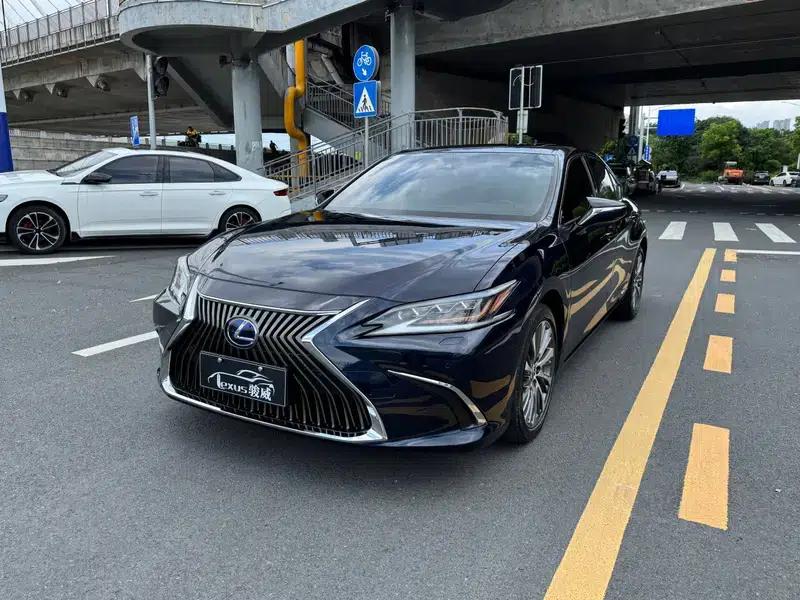 Lexus ES 2020 300h Premium Edition — миниатюра 1