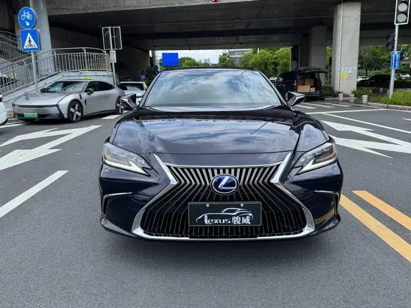 Lexus ES 2020 300h Premium Edition — миниатюра 2