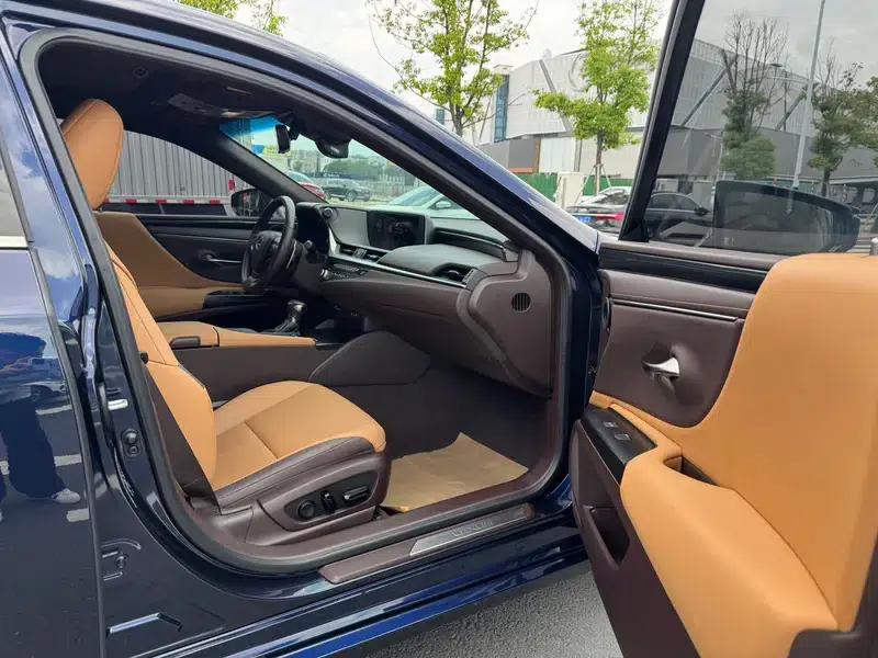 Lexus ES 2020 300h Premium Edition — миниатюра 18
