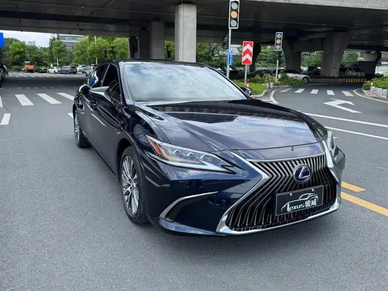 Lexus ES 2020 300h Premium Edition — миниатюра 3
