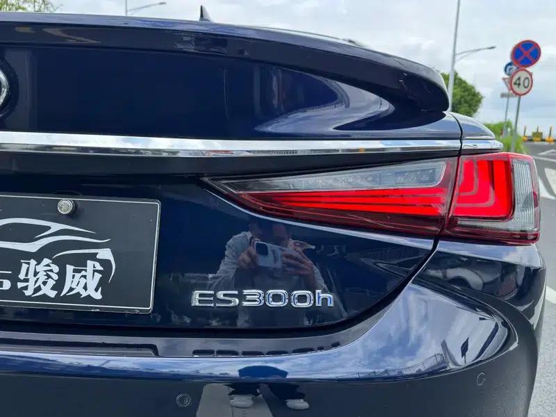 Lexus ES 2020 300h Premium Edition — миниатюра 8