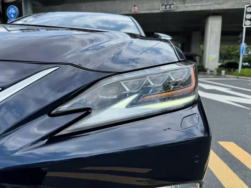 Lexus ES 2020 300h Premium Edition — миниатюра 9