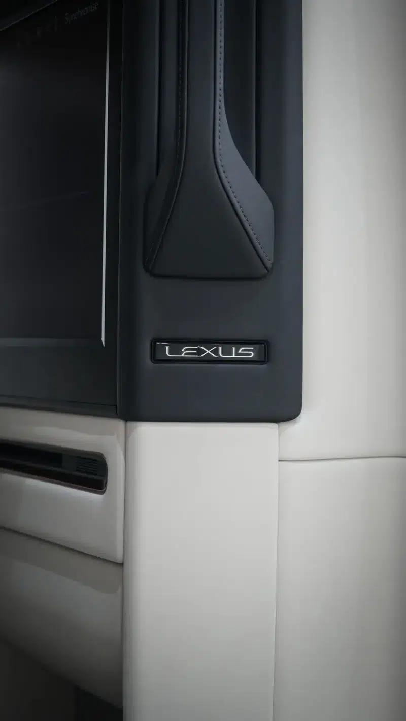 Lexus LM 2025 2.5L Automatic 4WD 4-Seater (Parallel Import) — миниатюра 12