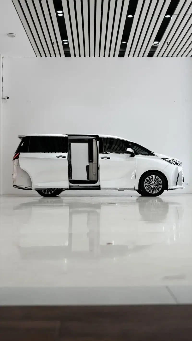 Lexus LM 2025 2.5L Automatic 4WD 4-Seater (Parallel Import) — миниатюра 5