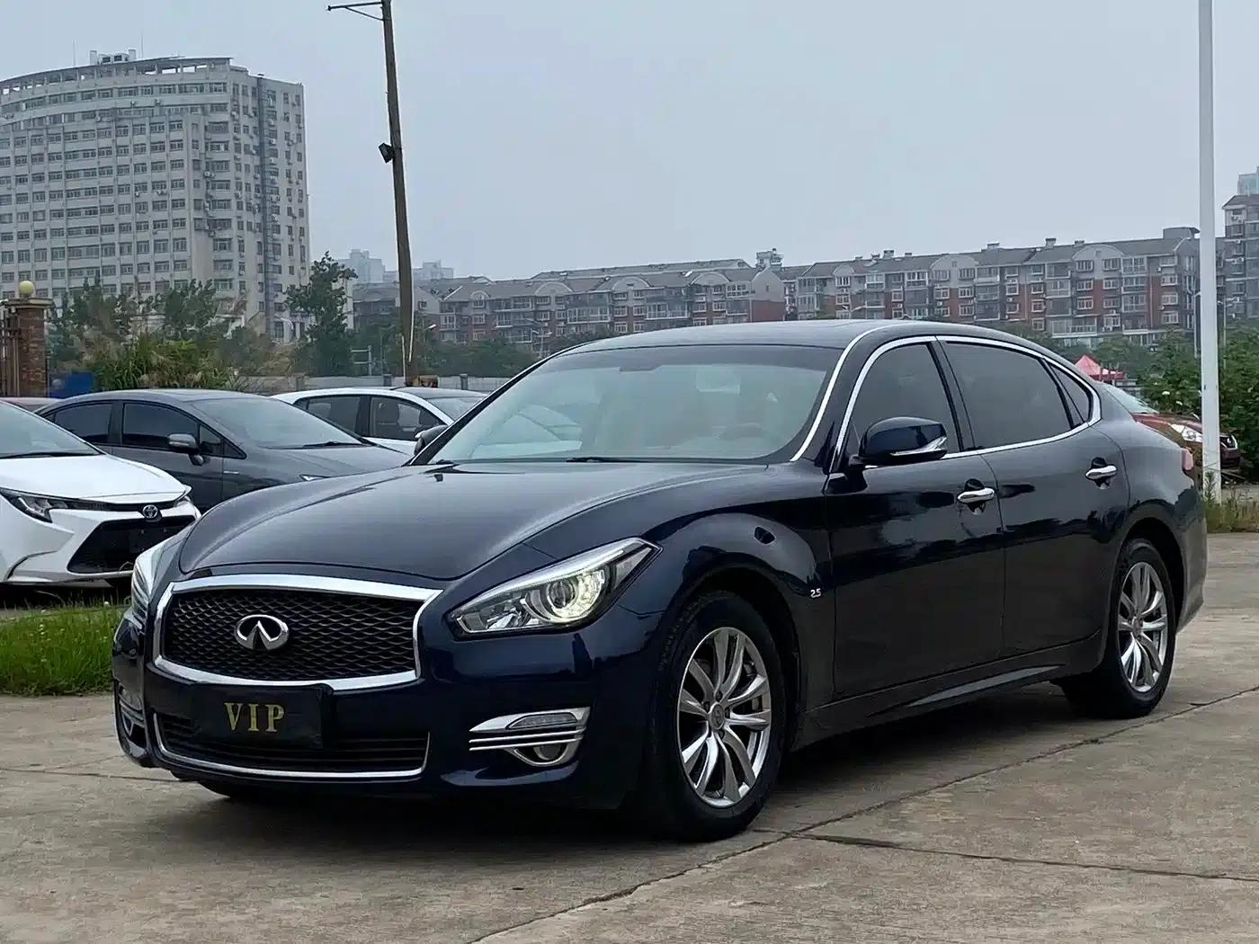 Infiniti Q70 2015 Q70L 2.5L Elite Edition — миниатюра 1