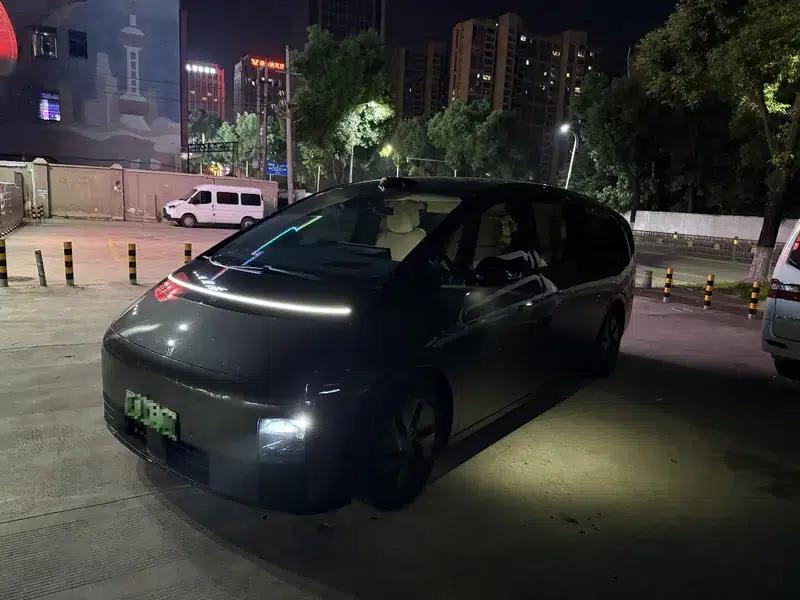 Li Auto MEGA 2024 Ultra Edition — миниатюра 1