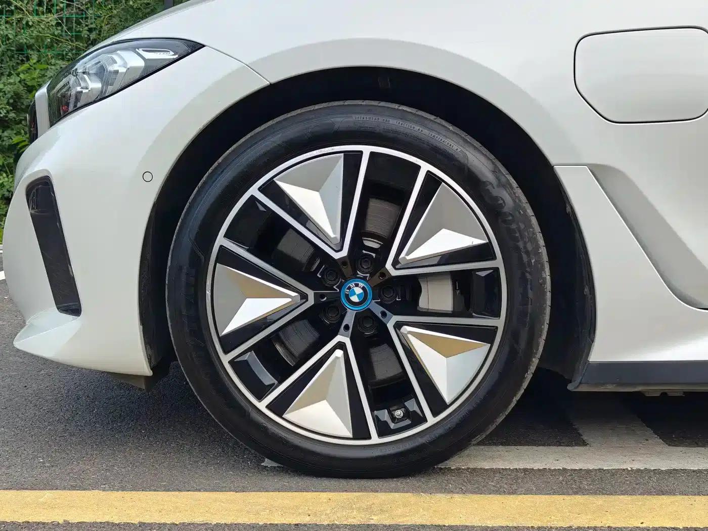 BMW i3 2022 eDrive 35L — миниатюра 6