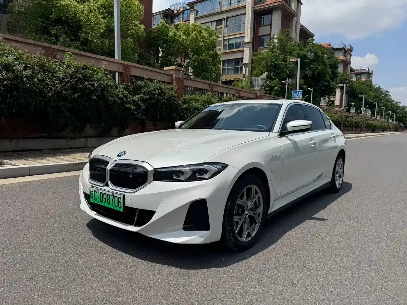 BMW i3 2022 eDrive 35L — миниатюра 1