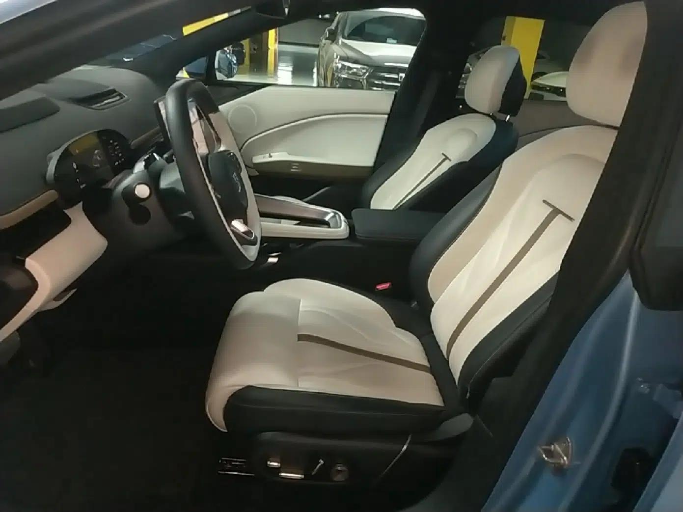 Zeekr 007GT 2025 Rear-Drive Intelligent Driving Version 75 kWh — миниатюра 17