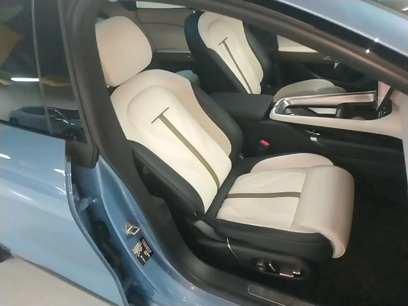 Zeekr 007GT 2025 Rear-Drive Intelligent Driving Version 75 kWh — миниатюра 19