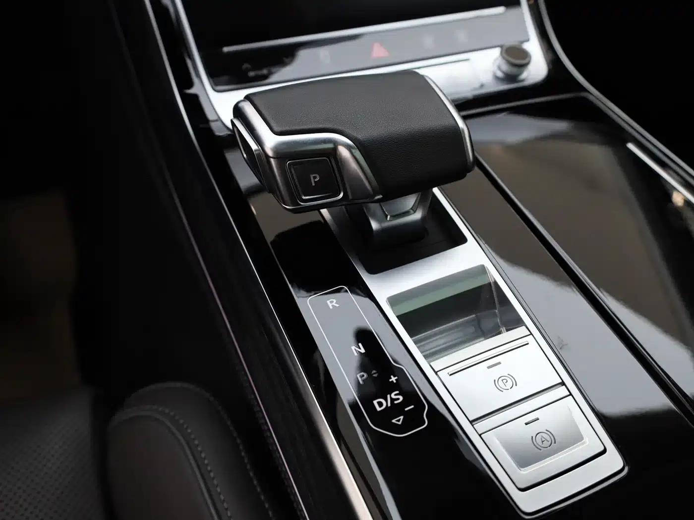 2023 Audi A8 A8L 50 TFSI quattro Premium Edition — миниатюра 12
