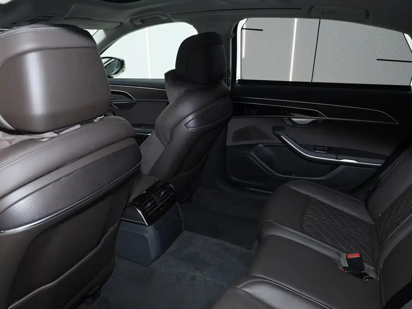 2023 Audi A8 A8L 50 TFSI quattro Premium Edition — миниатюра 30