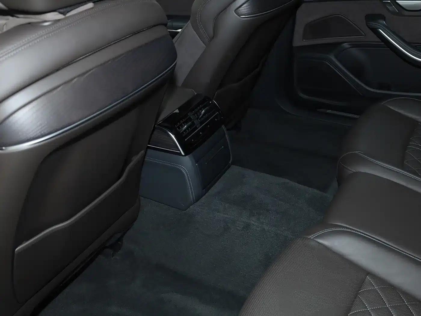 2023 Audi A8 A8L 50 TFSI quattro Premium Edition — миниатюра 31