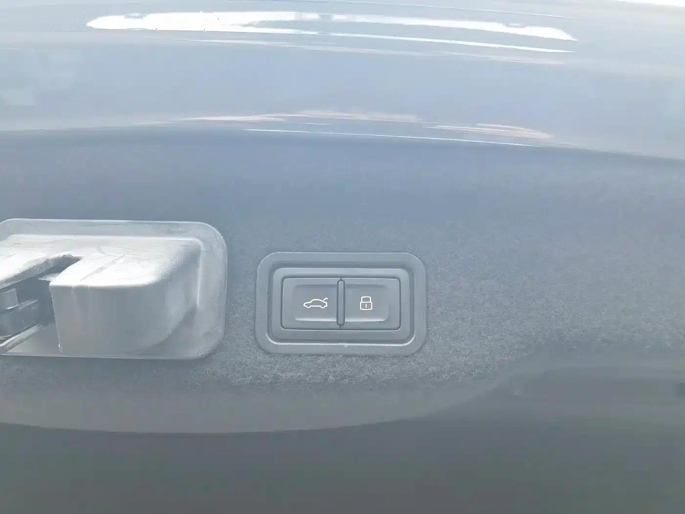 2013 Audi A8 A8L 45 TFSI quattro Comfort — миниатюра 16