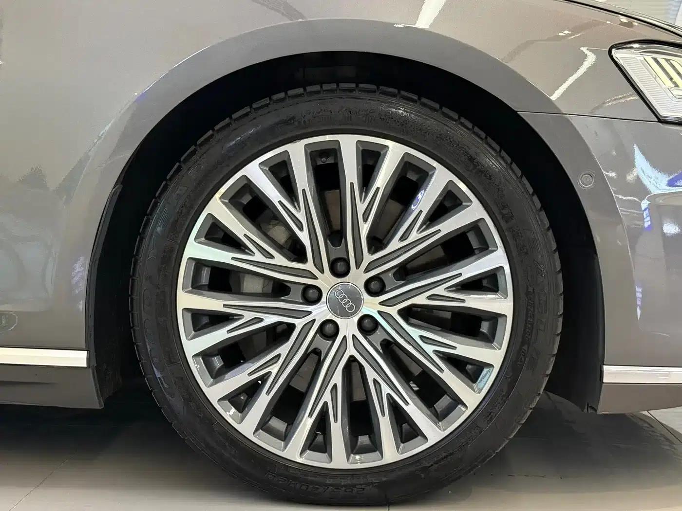 Audi A8 2019 Plus A8L 55 TFSI quattro Luxury — миниатюра 18