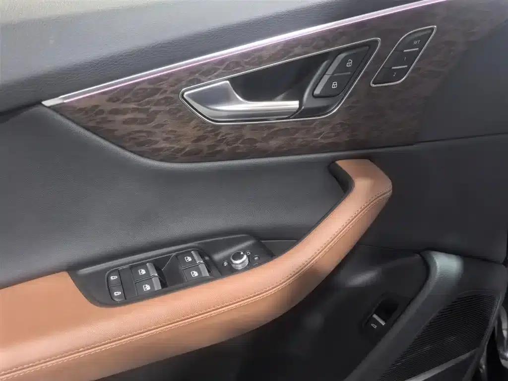 Audi Q7 2023 55 TFSI quattro S line Sport — миниатюра 11