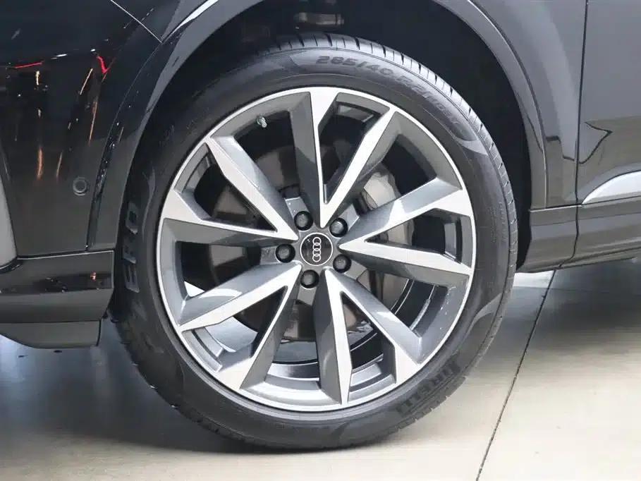 Audi Q7 2023 55 TFSI quattro S line Sport — миниатюра 28