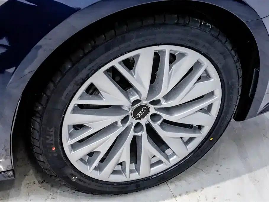 Audi A7L 2024 45TFSI S-line Dream Edition Crystal Package — миниатюра 32
