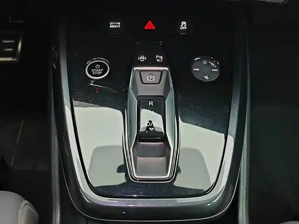 Audi Q4 e-tron 2023 Model 40 e-tron Trailblazer — миниатюра 13