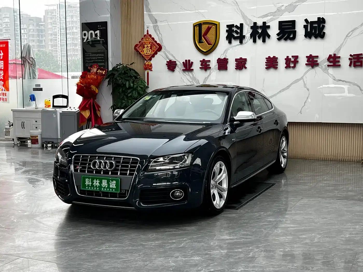 2010 Audi S5 3.0T Sportback — миниатюра 1