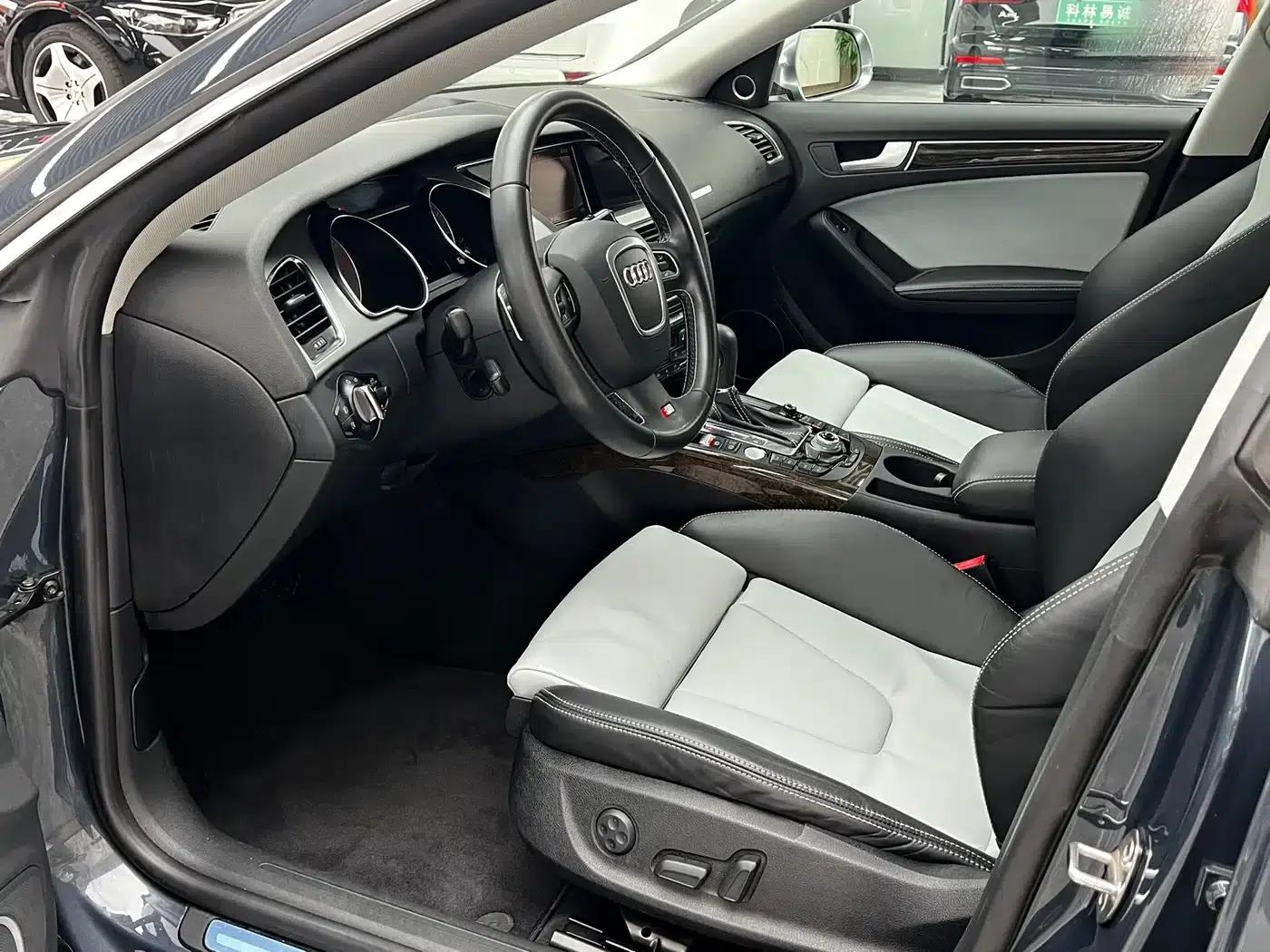 2010 Audi S5 3.0T Sportback — миниатюра 13