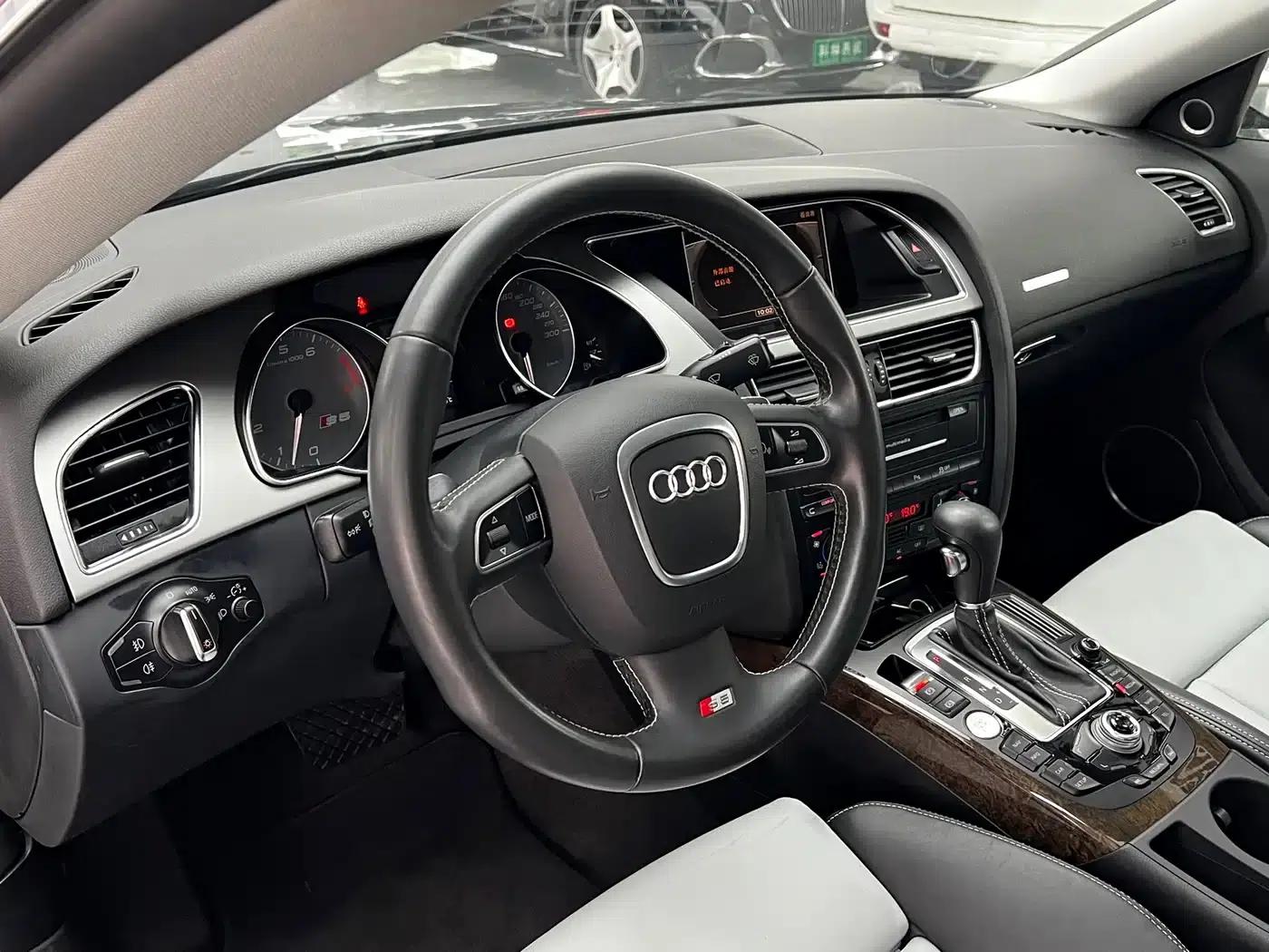 2010 Audi S5 3.0T Sportback — миниатюра 14