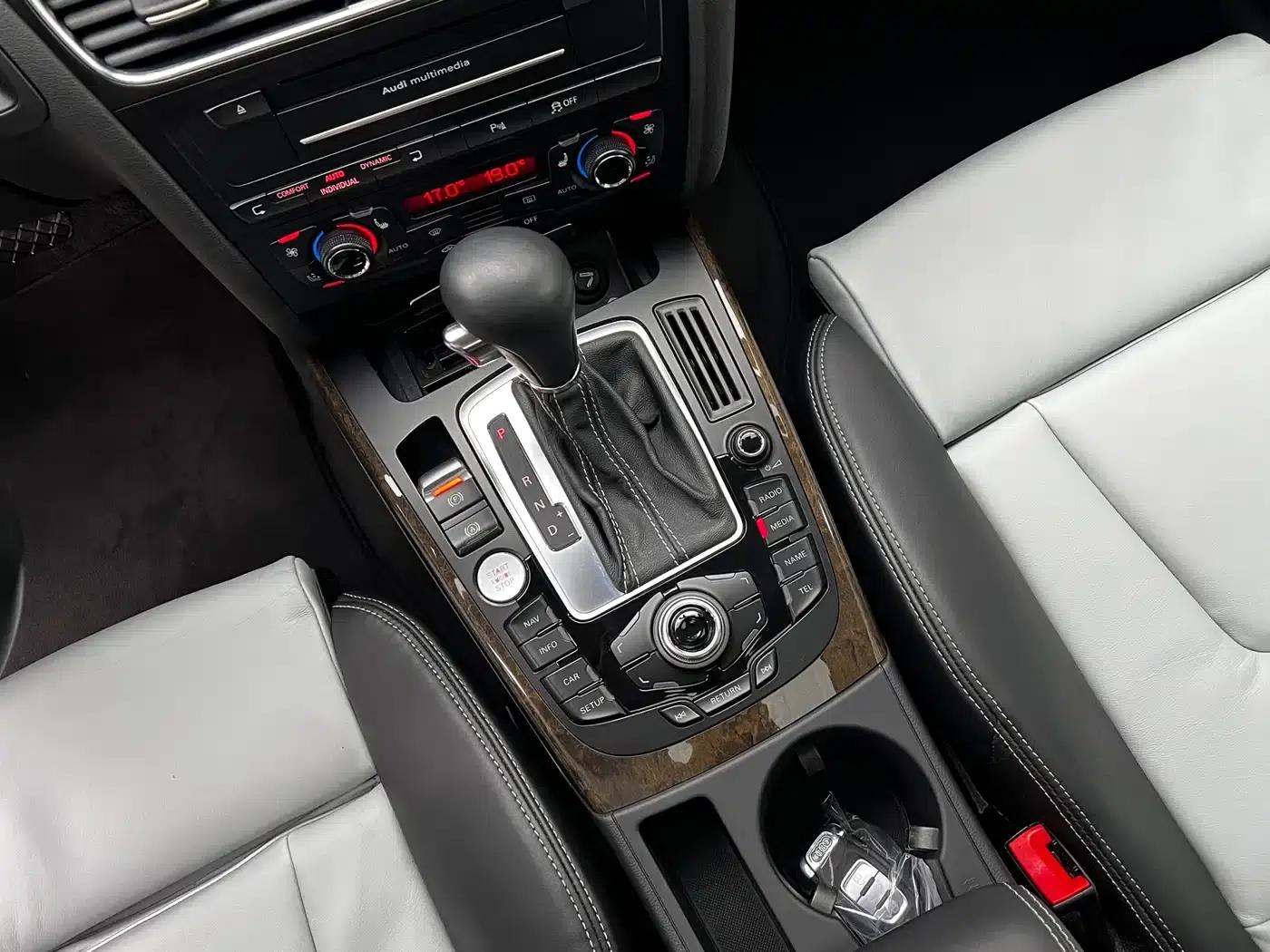 2010 Audi S5 3.0T Sportback — миниатюра 15