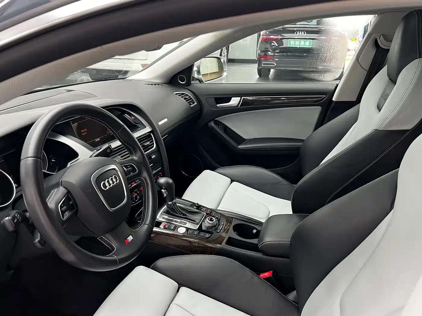 2010 Audi S5 3.0T Sportback — миниатюра 16