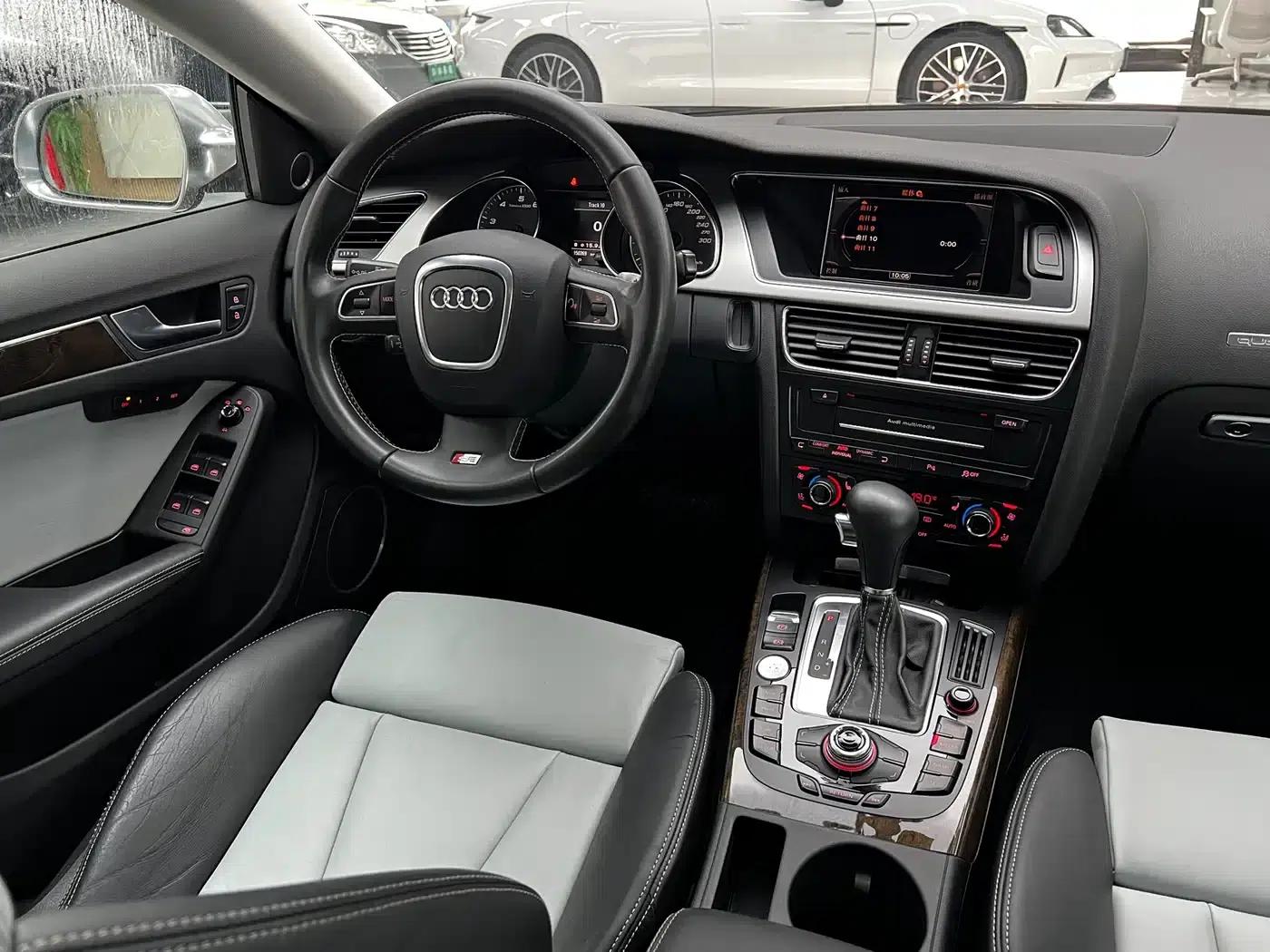 2010 Audi S5 3.0T Sportback — миниатюра 23