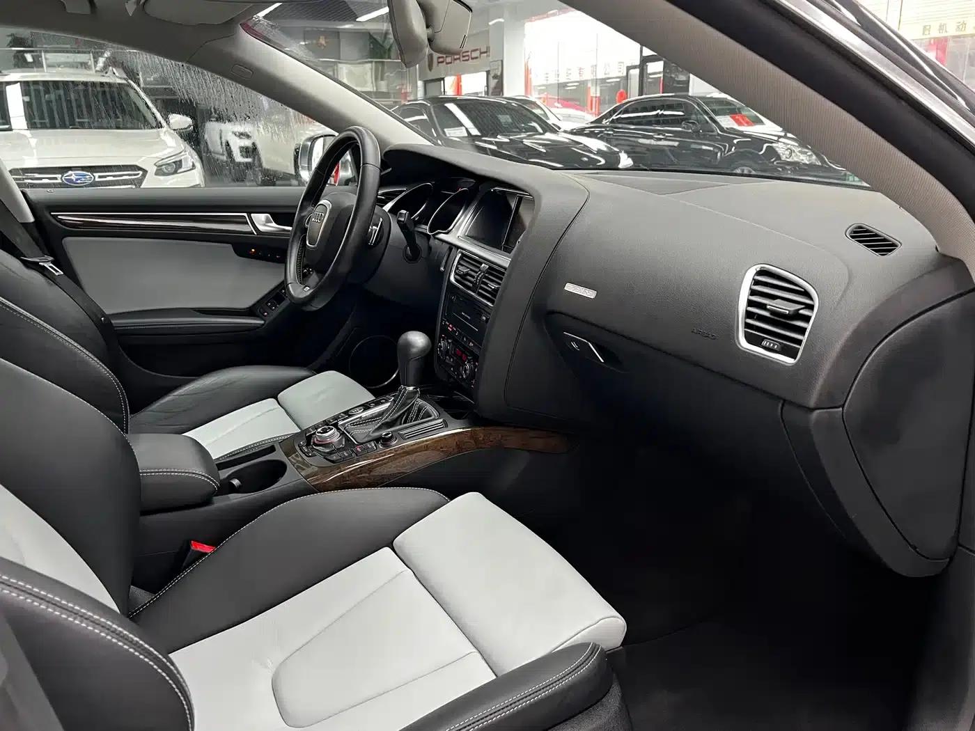 2010 Audi S5 3.0T Sportback — миниатюра 25