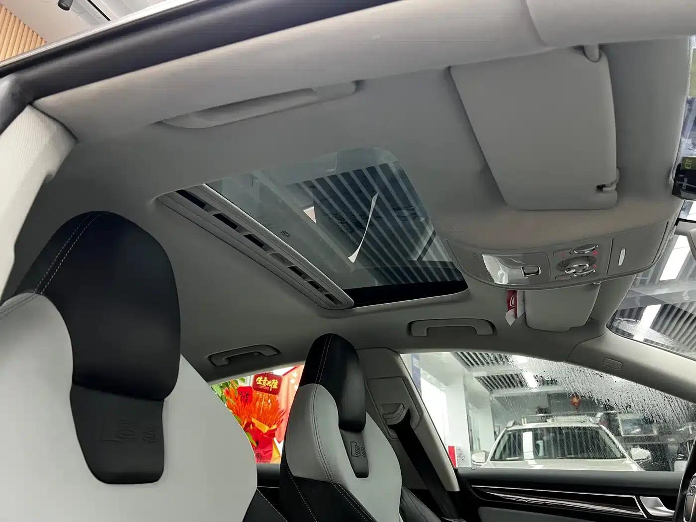 2010 Audi S5 3.0T Sportback — миниатюра 26