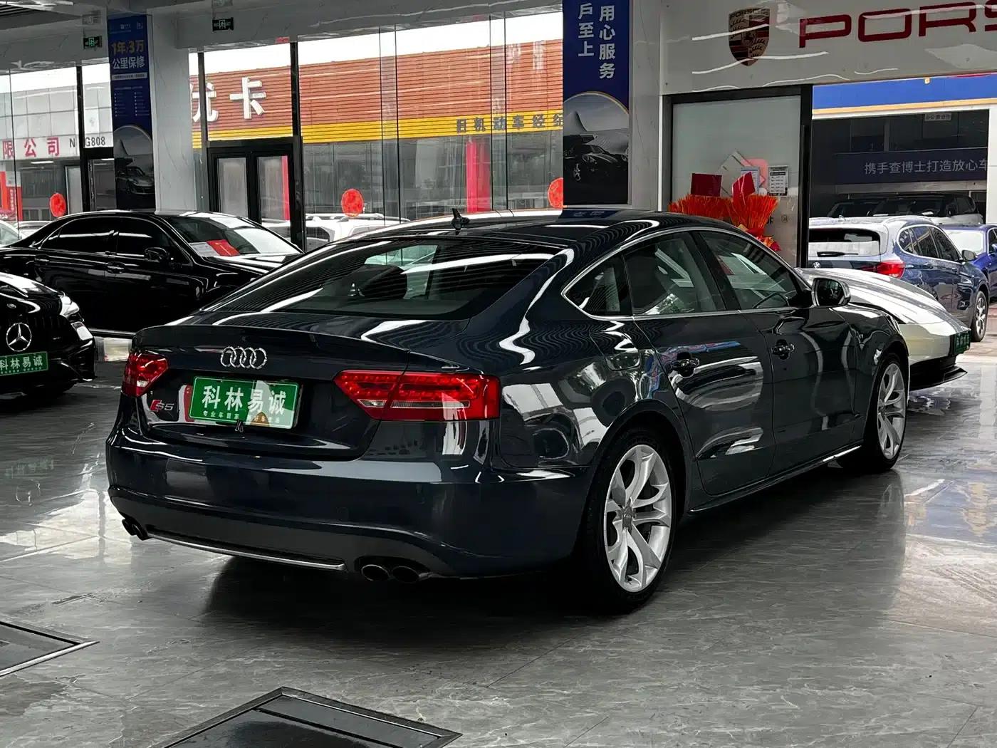 2010 Audi S5 3.0T Sportback — миниатюра 4