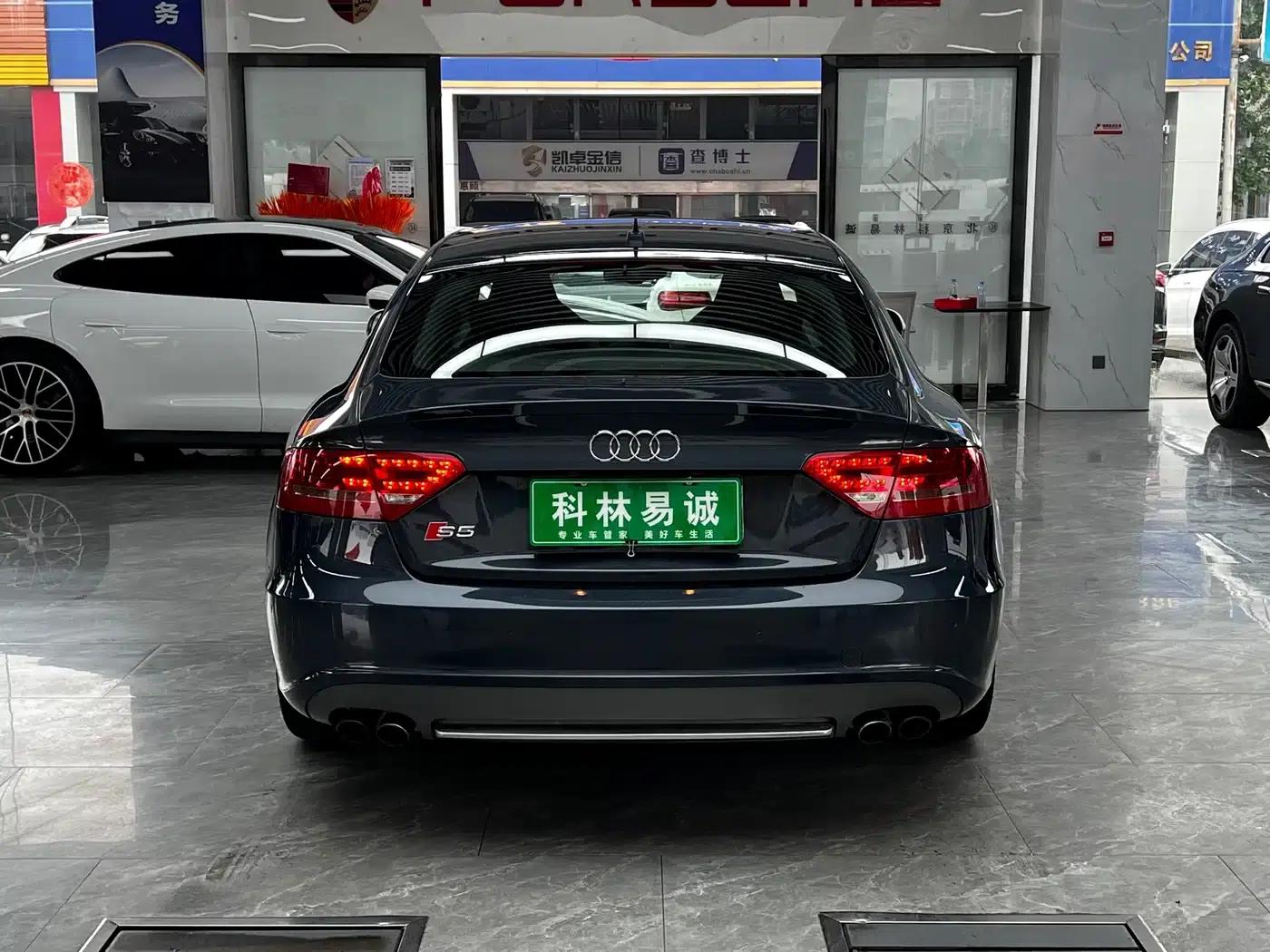 2010 Audi S5 3.0T Sportback — миниатюра 5
