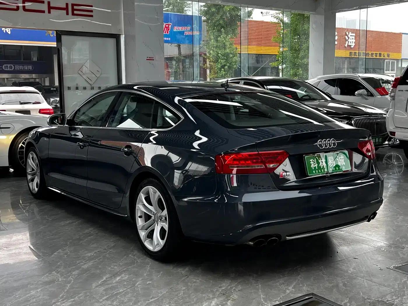 2010 Audi S5 3.0T Sportback — миниатюра 6