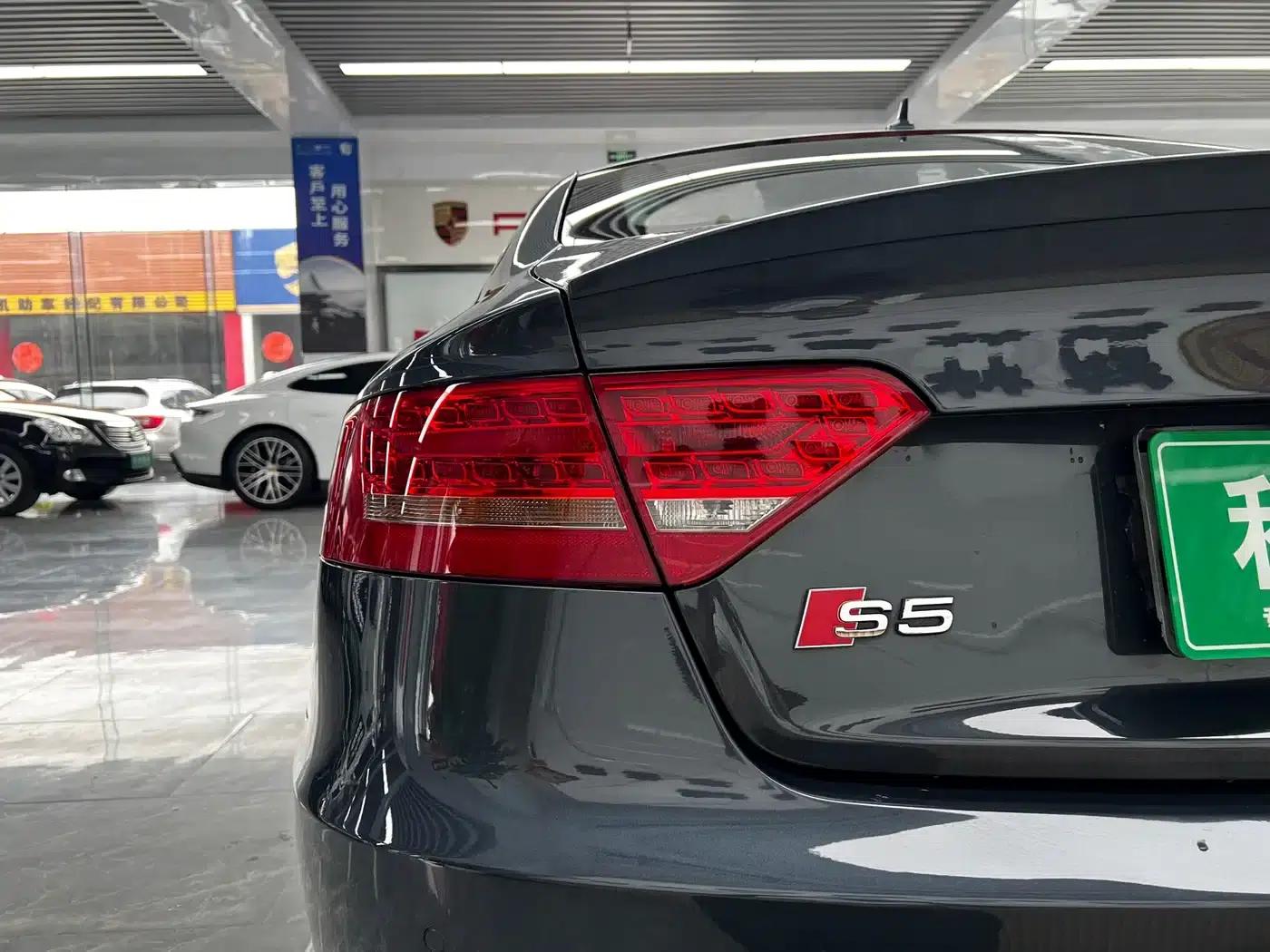 2010 Audi S5 3.0T Sportback — миниатюра 10