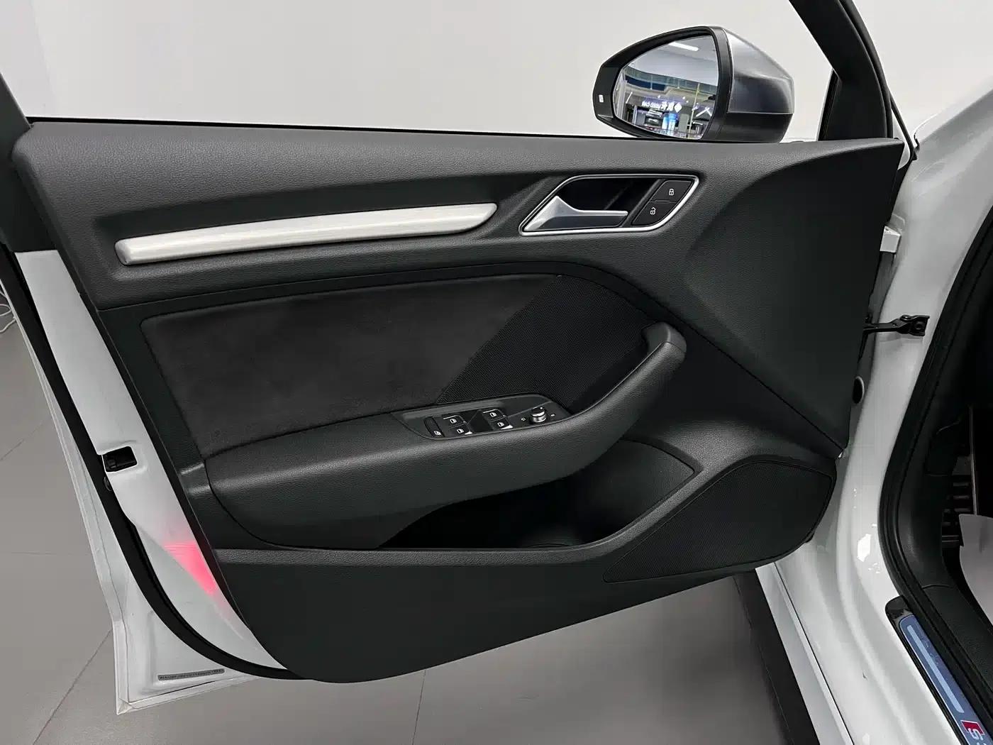 Audi S3 2015 Model S3 2.0T Limousine — миниатюра 17