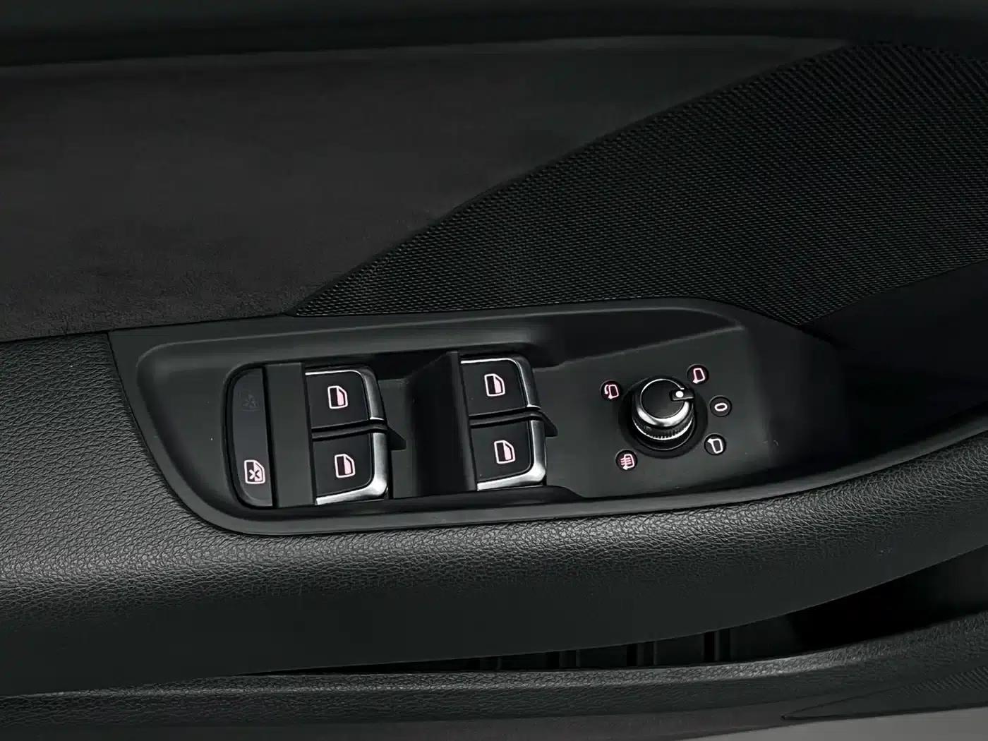 Audi S3 2015 Model S3 2.0T Limousine — миниатюра 18