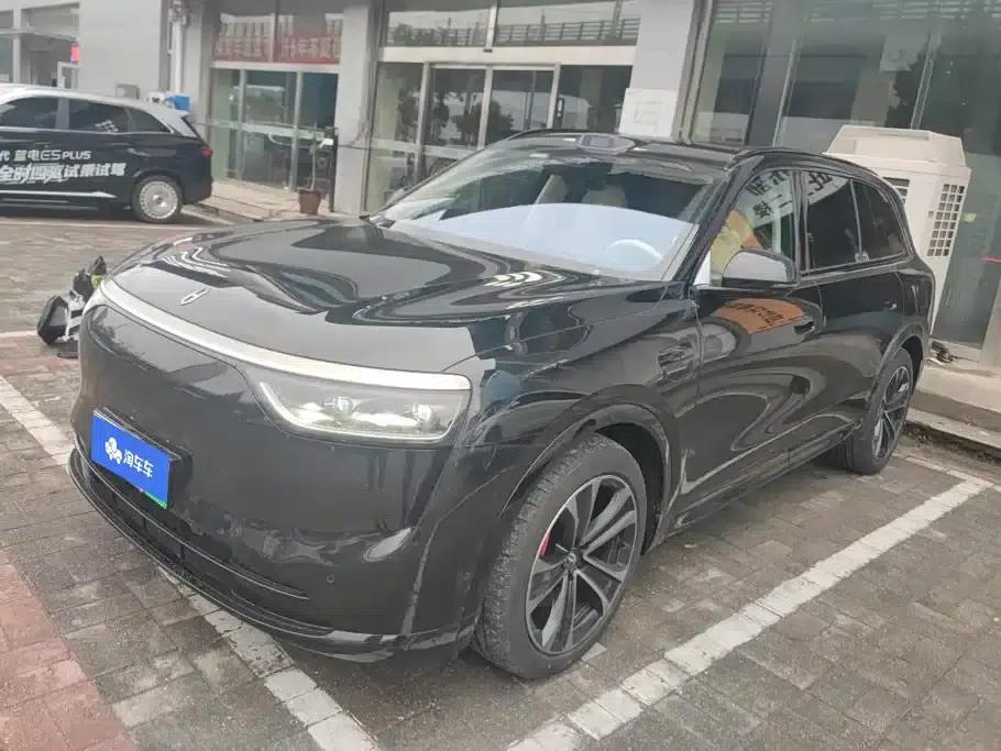 Wenjie M8 2025 Extended Range Max+ Version (53.4kWh, 6-seater, 192-line LiDAR) — миниатюра 1