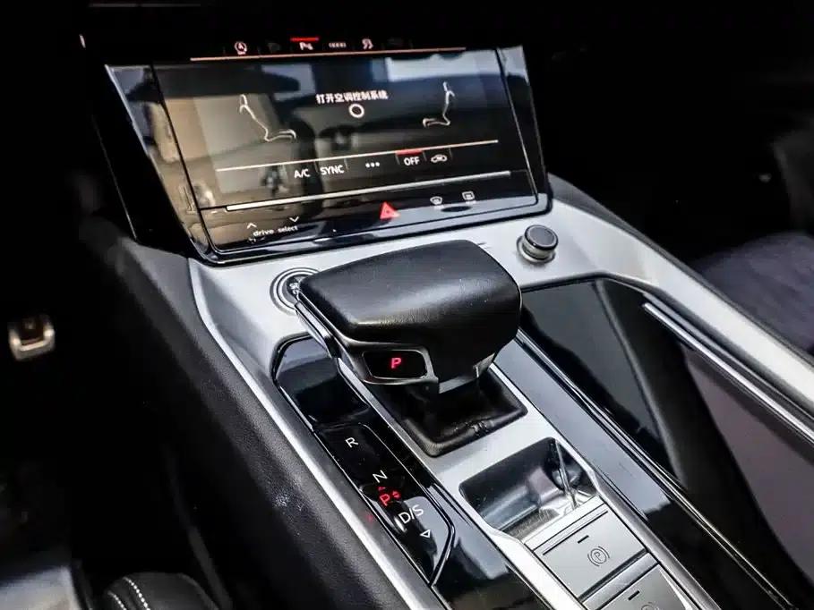 Audi Q6 2024 40 TFSI quattro Cloud View Edition, Feathered Forest Package, 7-seater — миниатюра 21