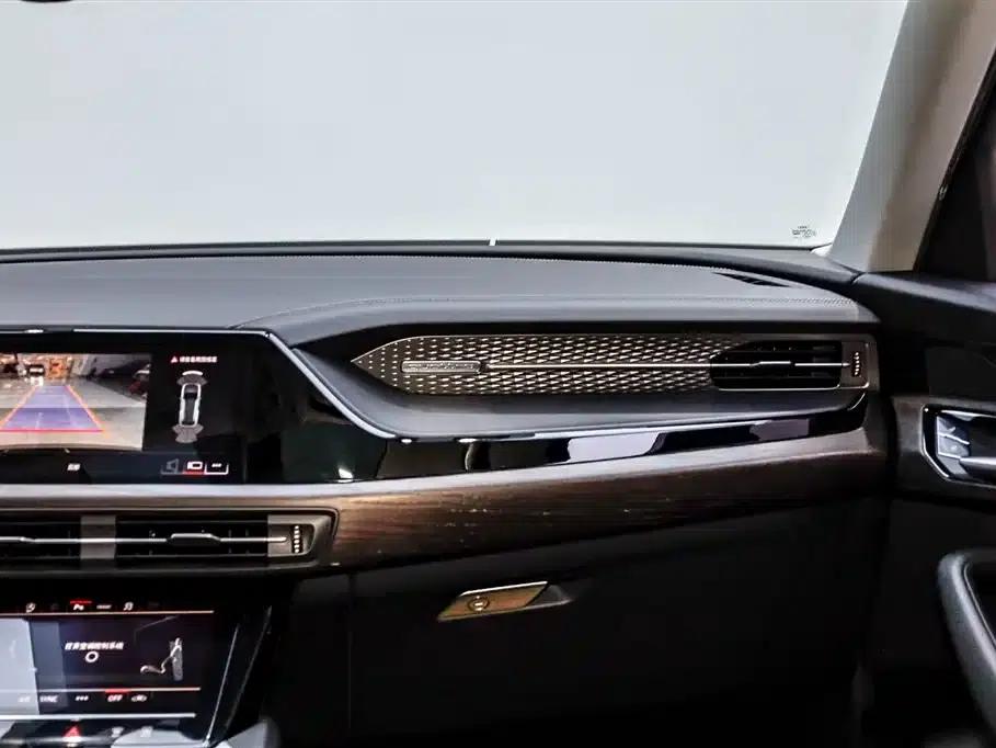 Audi Q6 2024 40 TFSI quattro Cloud View Edition, Feathered Forest Package, 7-seater — миниатюра 32