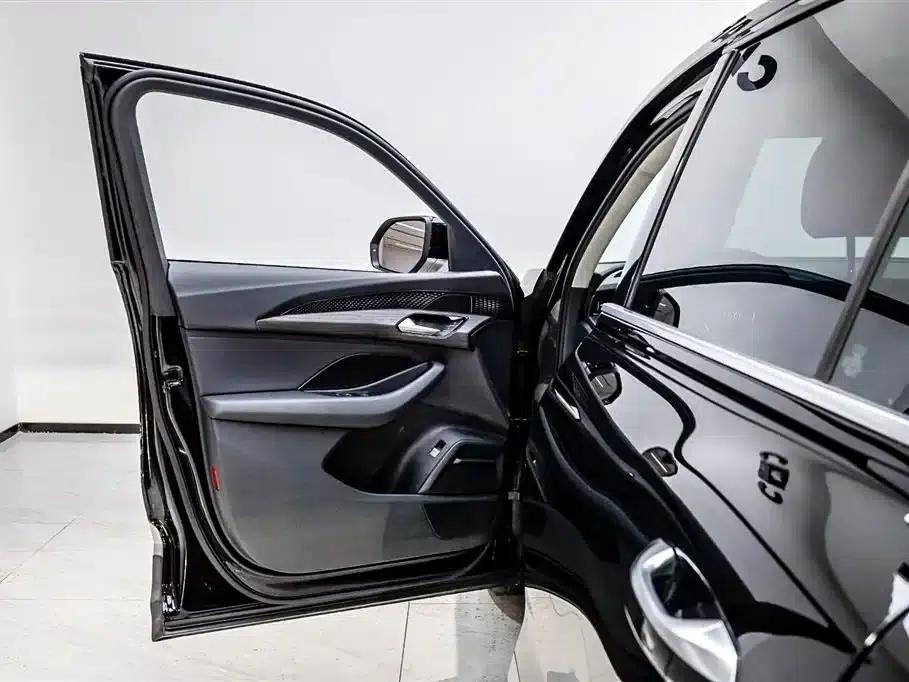 Audi Q6 2024 40 TFSI quattro Cloud View Edition, Feathered Forest Package, 7-seater — миниатюра 8