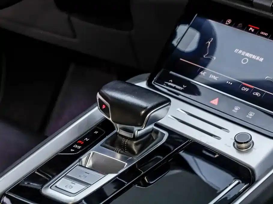 Audi Q6 2024 40 TFSI quattro Cloud View Edition, Feathered Forest Package, 7-seater — миниатюра 29