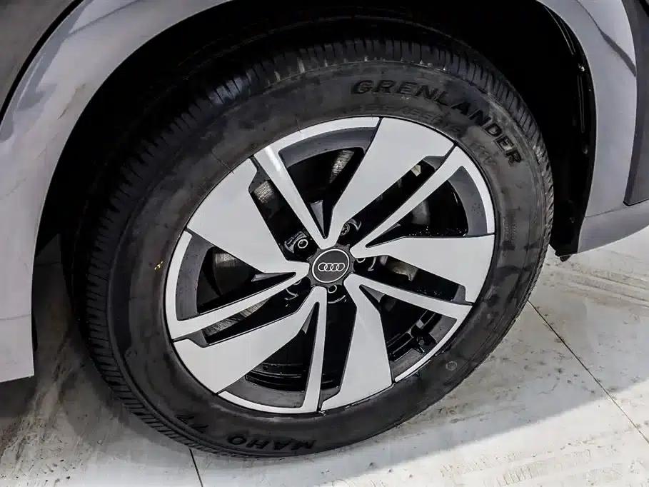Audi Q6 2024 40 TFSI quattro Cloud View Edition, Feathered Forest Package, 7-seater — миниатюра 33