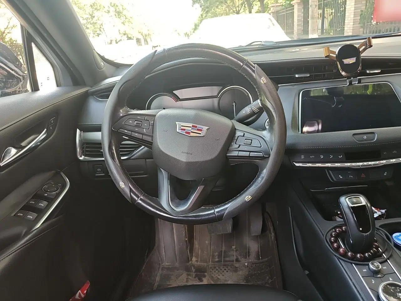 Cadillac XT4 2018 28T Two-Wheel Drive Leading Version — миниатюра 10