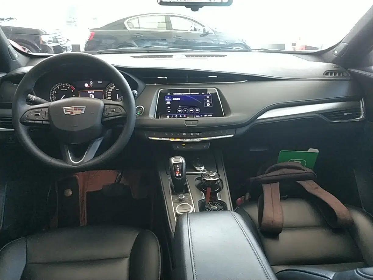 Cadillac XT4 2018 28T Two-Wheel Drive Leading Version — миниатюра 12