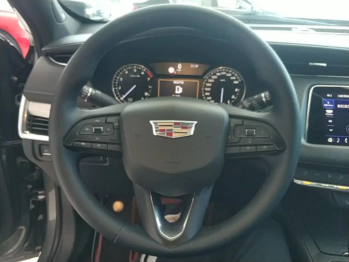 Cadillac XT4 2018 28T Two-Wheel Drive Leading Version — миниатюра 13