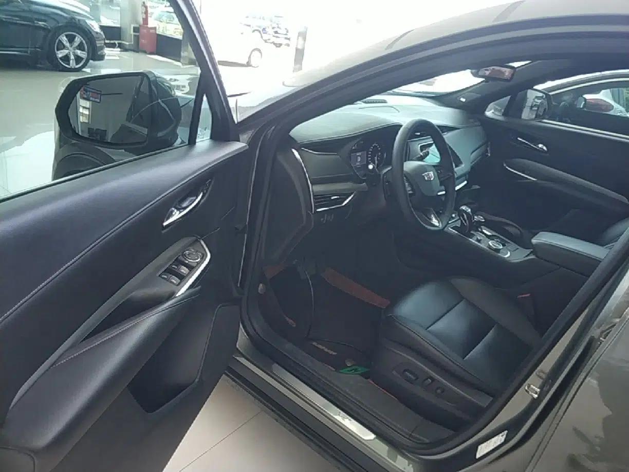 Cadillac XT4 2018 28T Two-Wheel Drive Leading Version — миниатюра 18