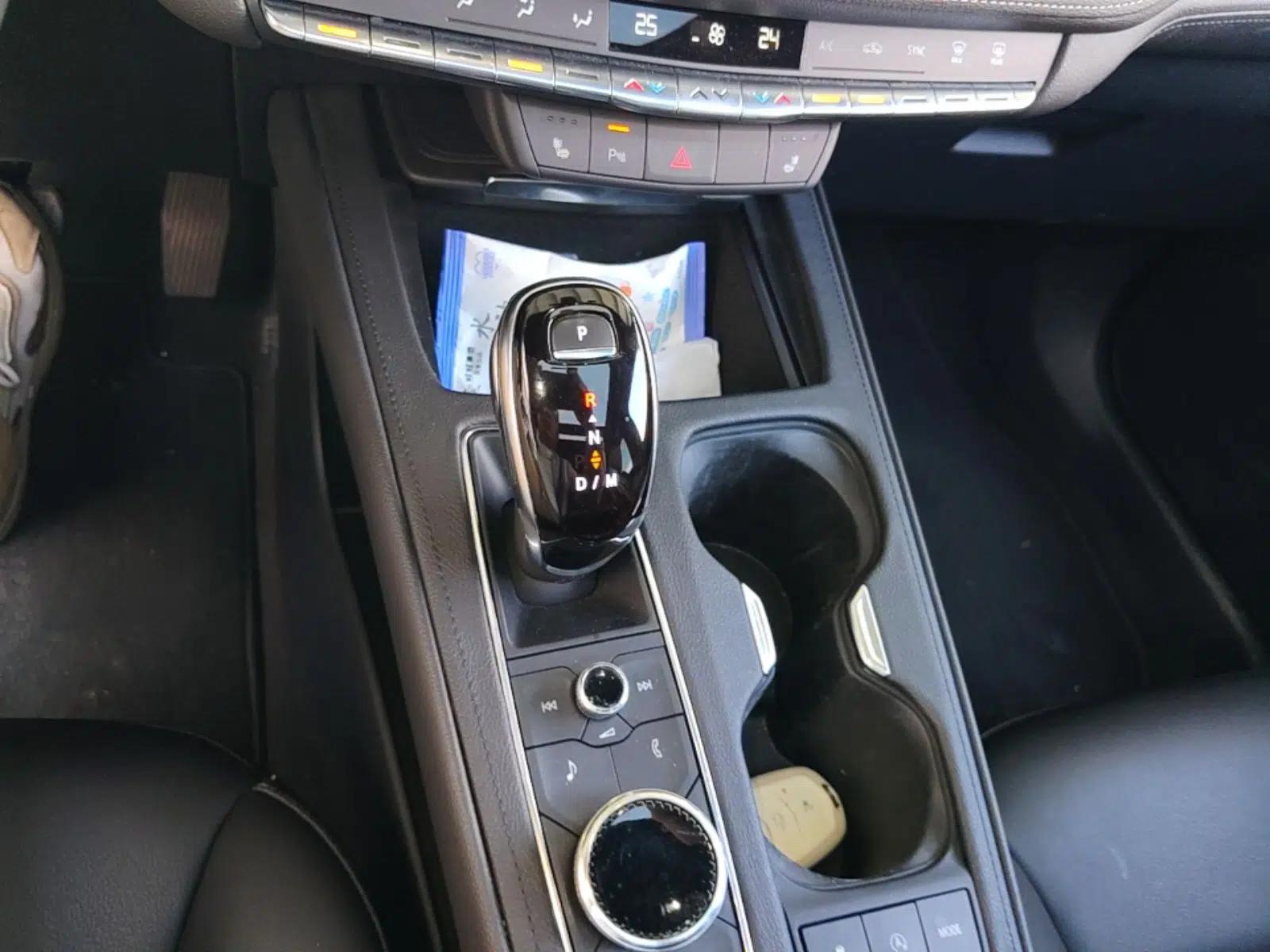 Cadillac XT4 2021 28T Two-Wheel Drive Leading Version — миниатюра 16