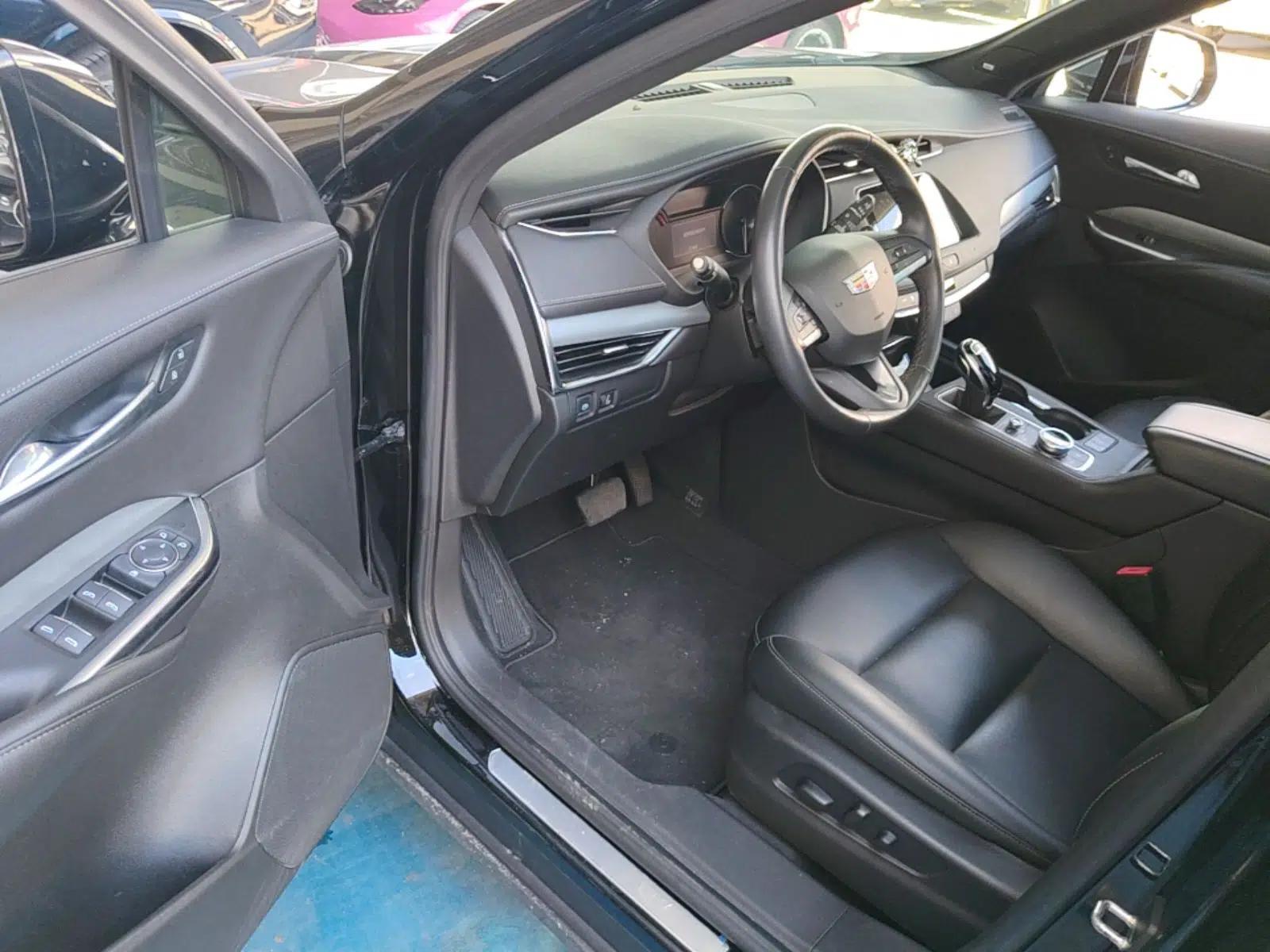 Cadillac XT4 2021 28T Two-Wheel Drive Leading Version — миниатюра 18