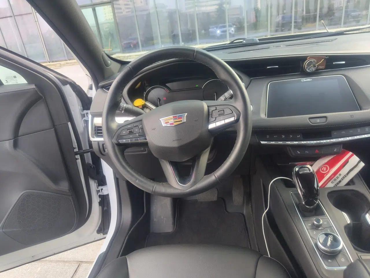 Cadillac XT4 2021 28T Two-Wheel Drive Leading Version — миниатюра 10